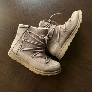 Cozy Women's Ankle Boots in Taupe